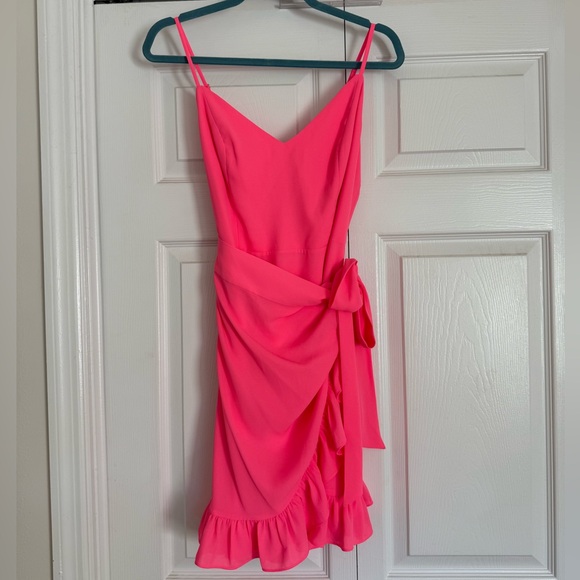 Lilly Pulitzer Dresses & Skirts - Lilly Pulitzer Vibrant Pink Mini Dress